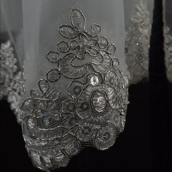 New elbow length lace embellished sequin veil main image 4